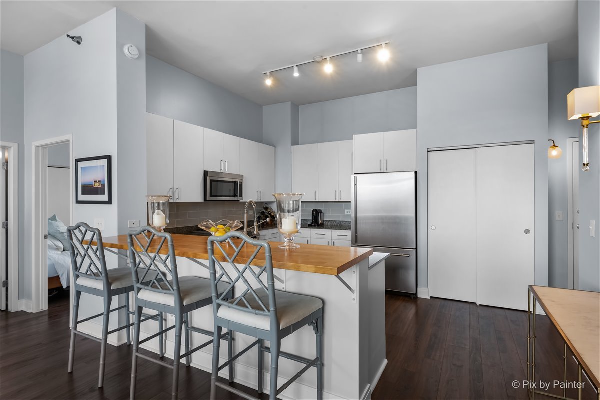 1546 N Orleans Street Unit: 1001
