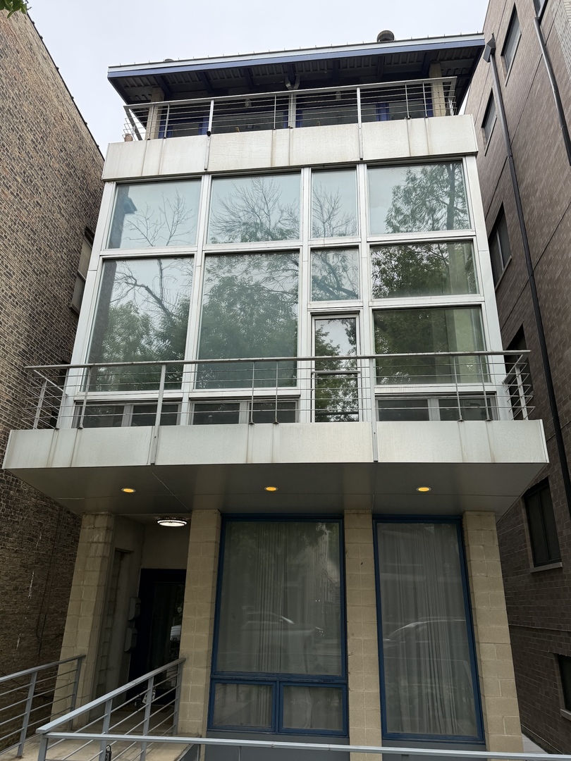 2024 W Webster Avenue Unit: 2