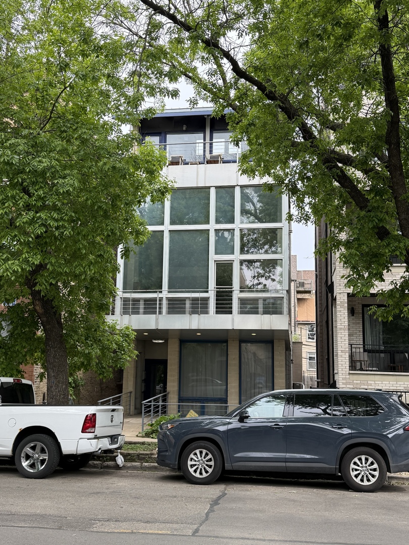 2024 W Webster Avenue Unit: 2