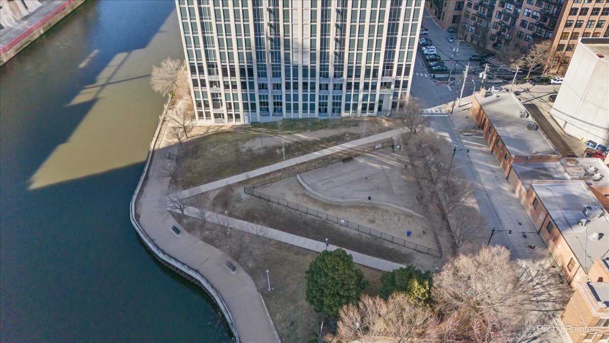 700 N Larrabee Street Unit: 1811