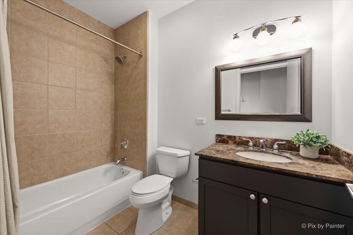 700 N Larrabee Street Unit: 1811