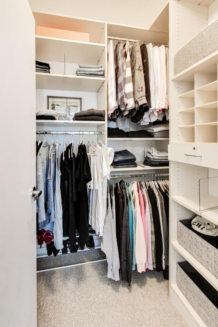 653 N KINGSBURY Street Unit: 2102