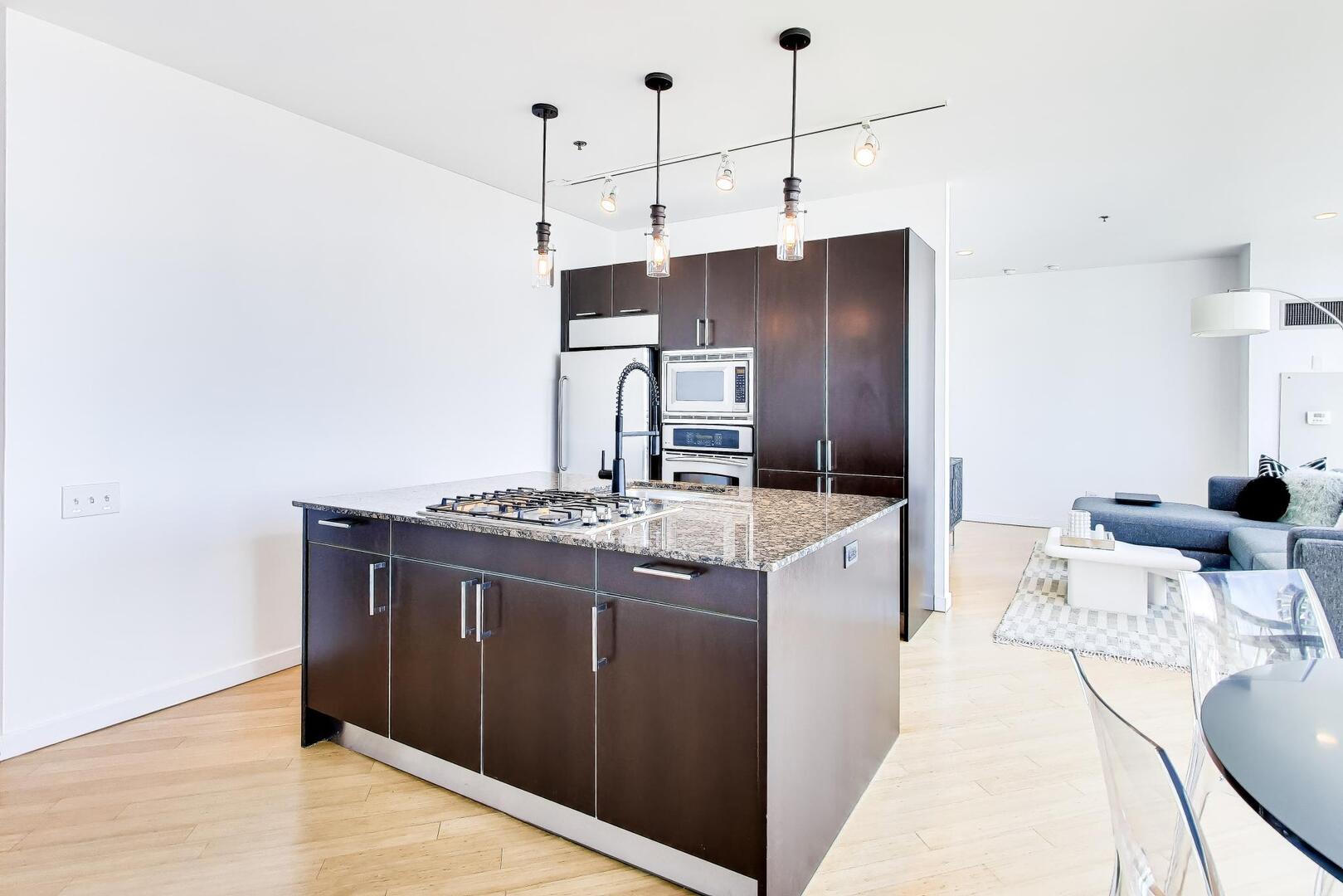 653 N KINGSBURY Street Unit: 2102