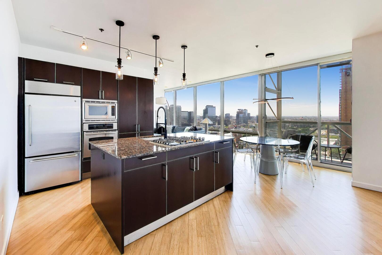 653 N KINGSBURY Street Unit: 2102