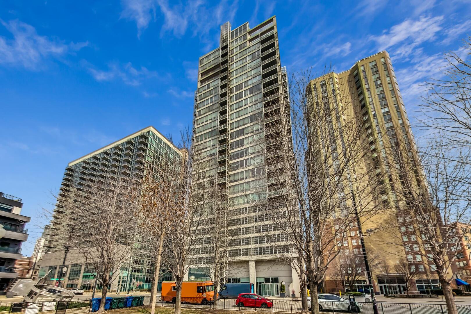 653 N KINGSBURY Street Unit: 2102