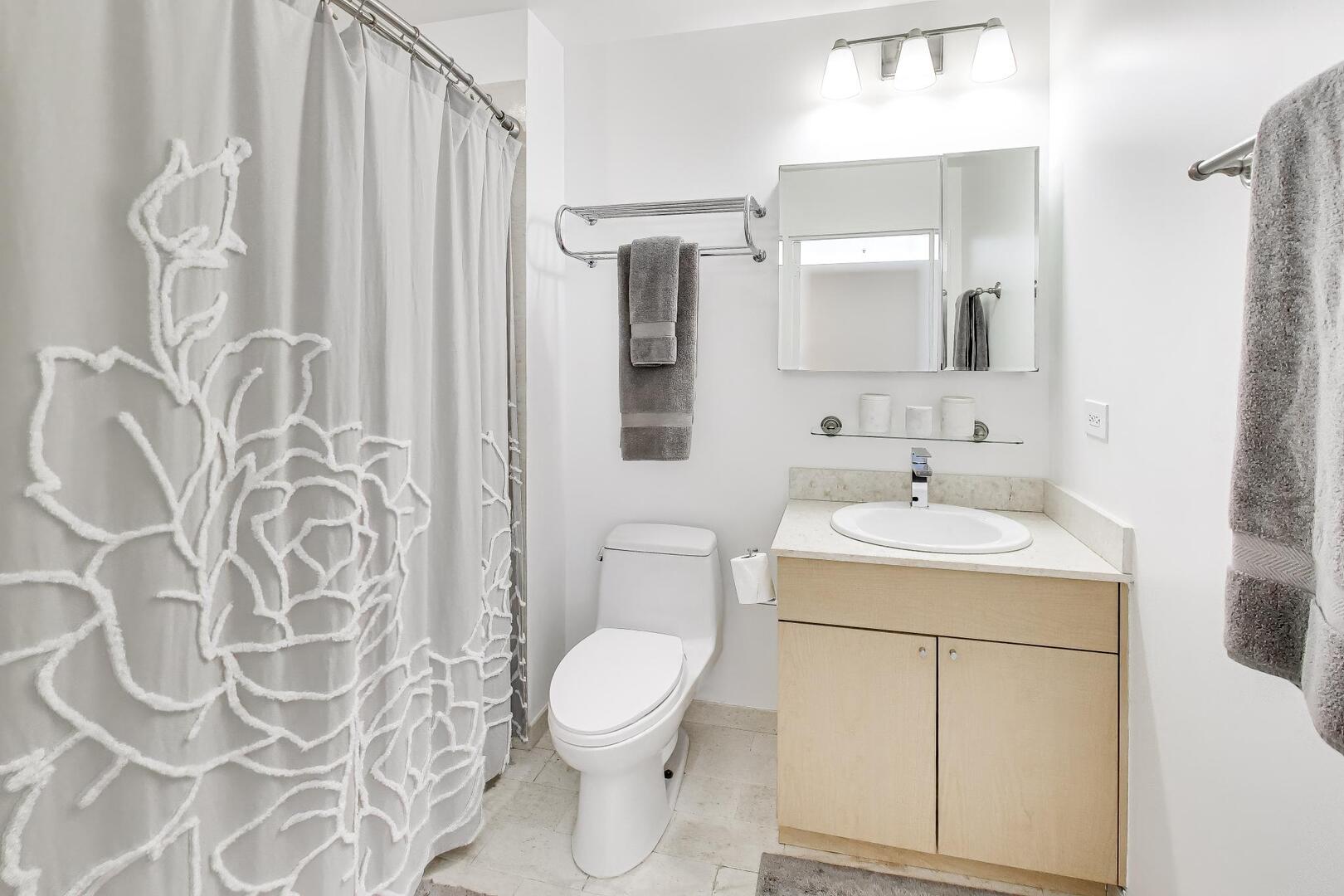 653 N KINGSBURY Street Unit: 2102