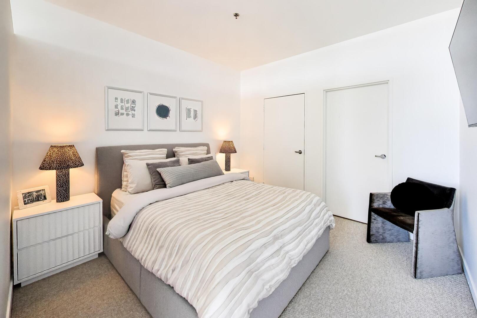 653 N KINGSBURY Street Unit: 2102