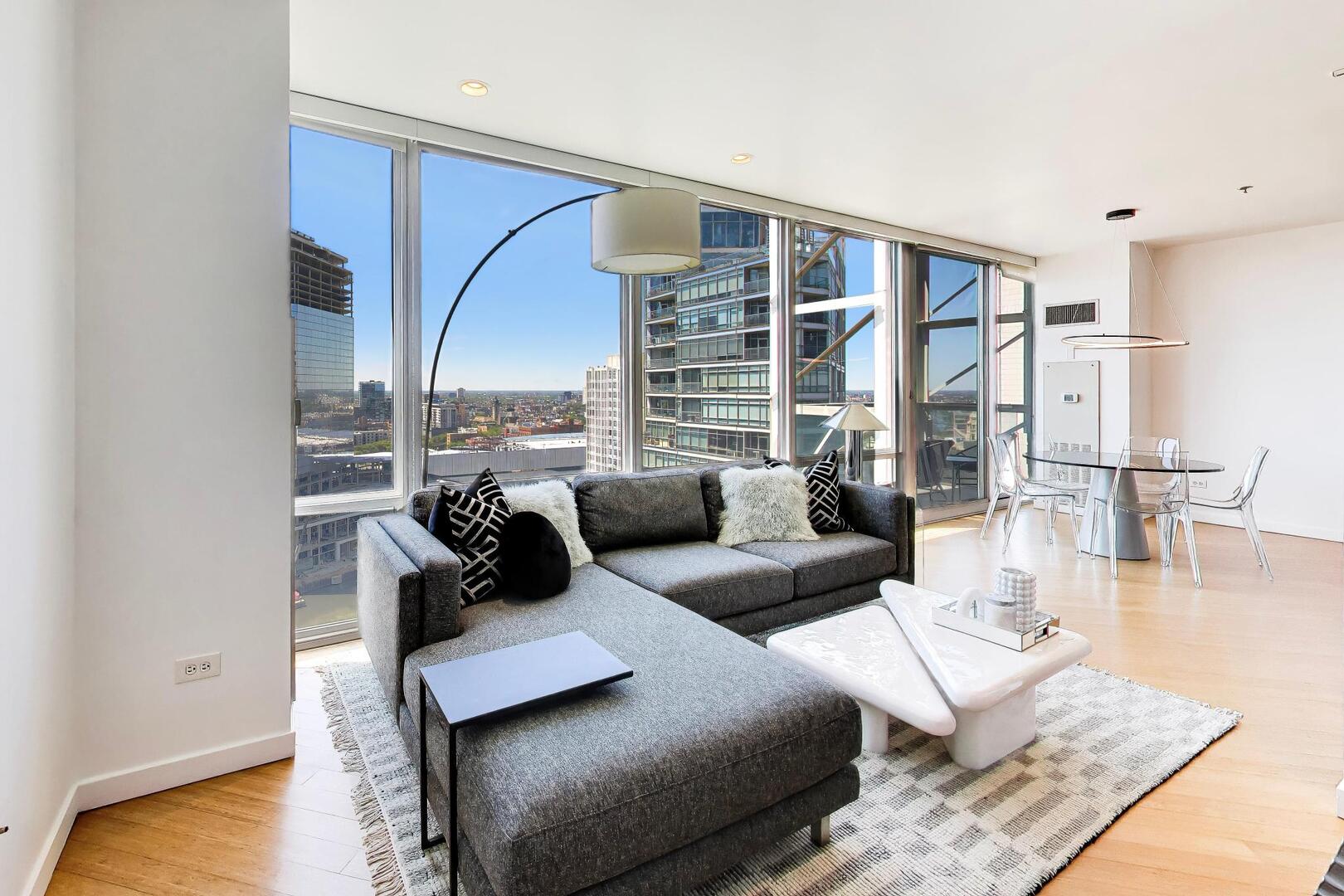 653 N KINGSBURY Street Unit: 2102