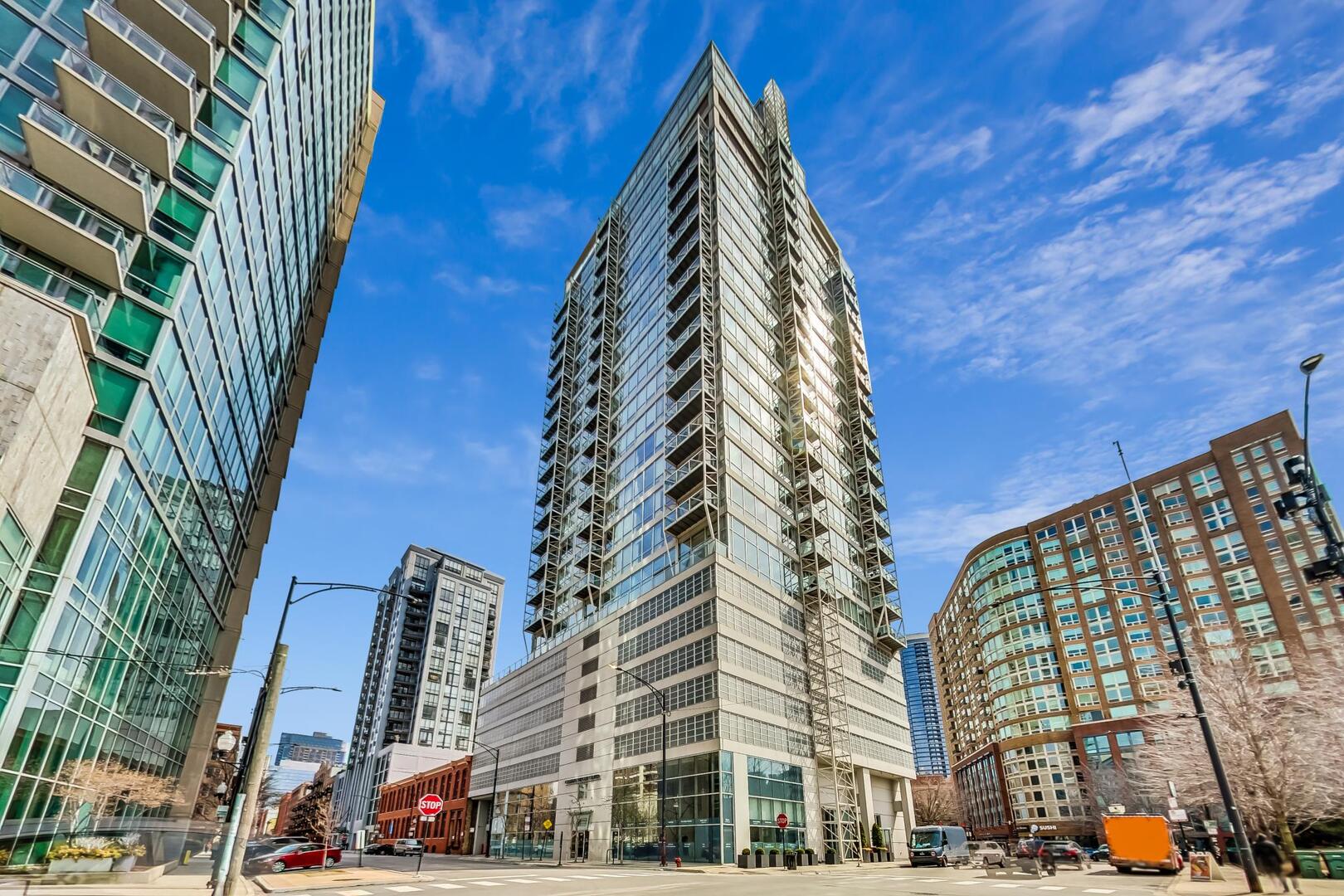 653 N KINGSBURY Street Unit: 2102