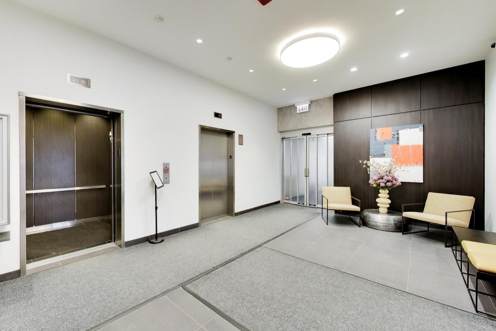 653 N KINGSBURY Street Unit: 2102