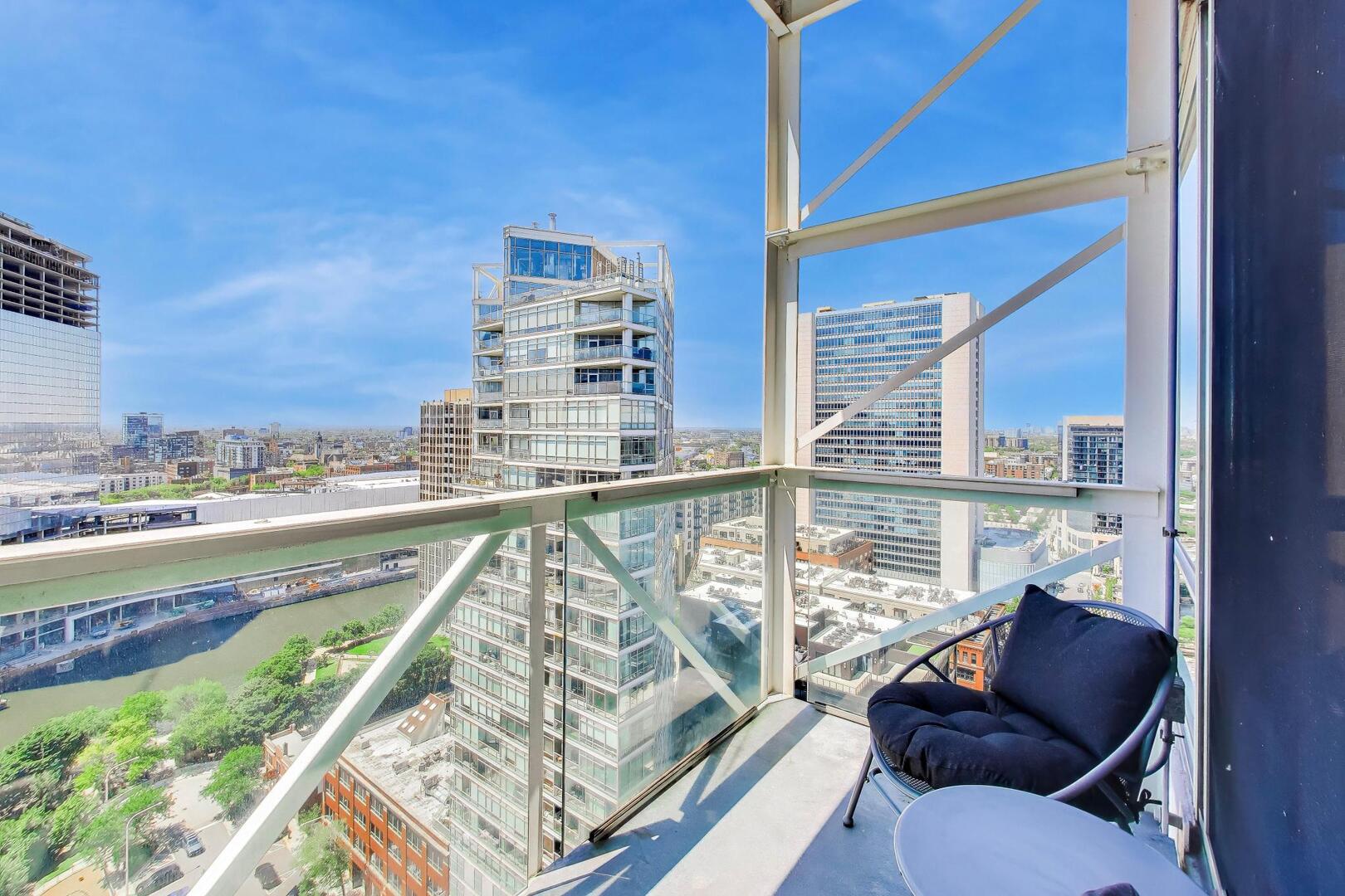 653 N KINGSBURY Street Unit: 2102