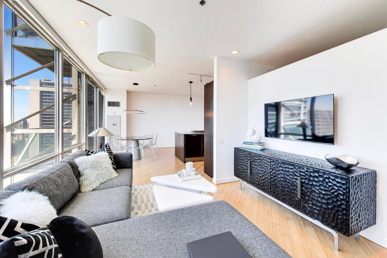 653 N KINGSBURY Street Unit: 2102