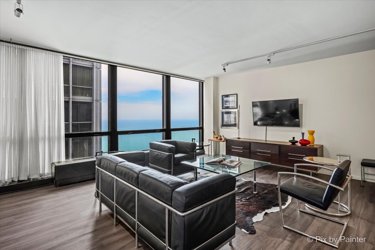900 N LAKE SHORE Drive Unit: 2303