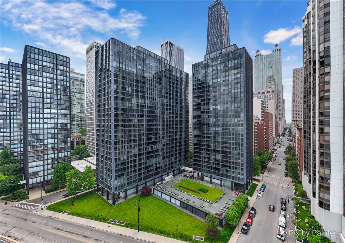 900 N LAKE SHORE Drive Unit: 2303
