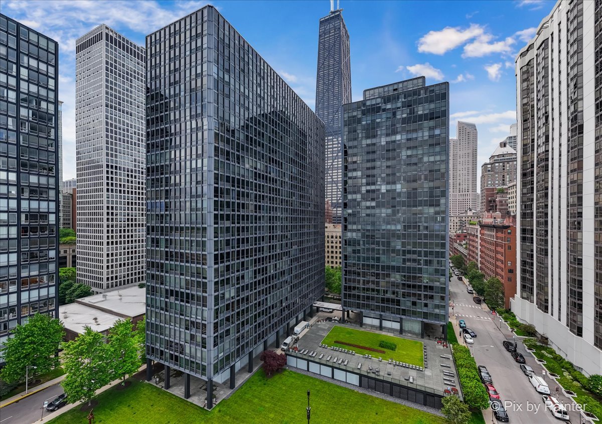 900 N LAKE SHORE Drive Unit: 2303
