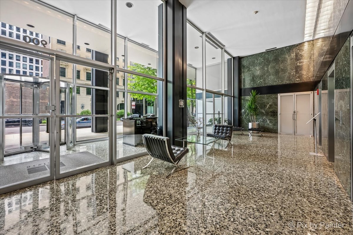 900 N LAKE SHORE Drive Unit: 2303