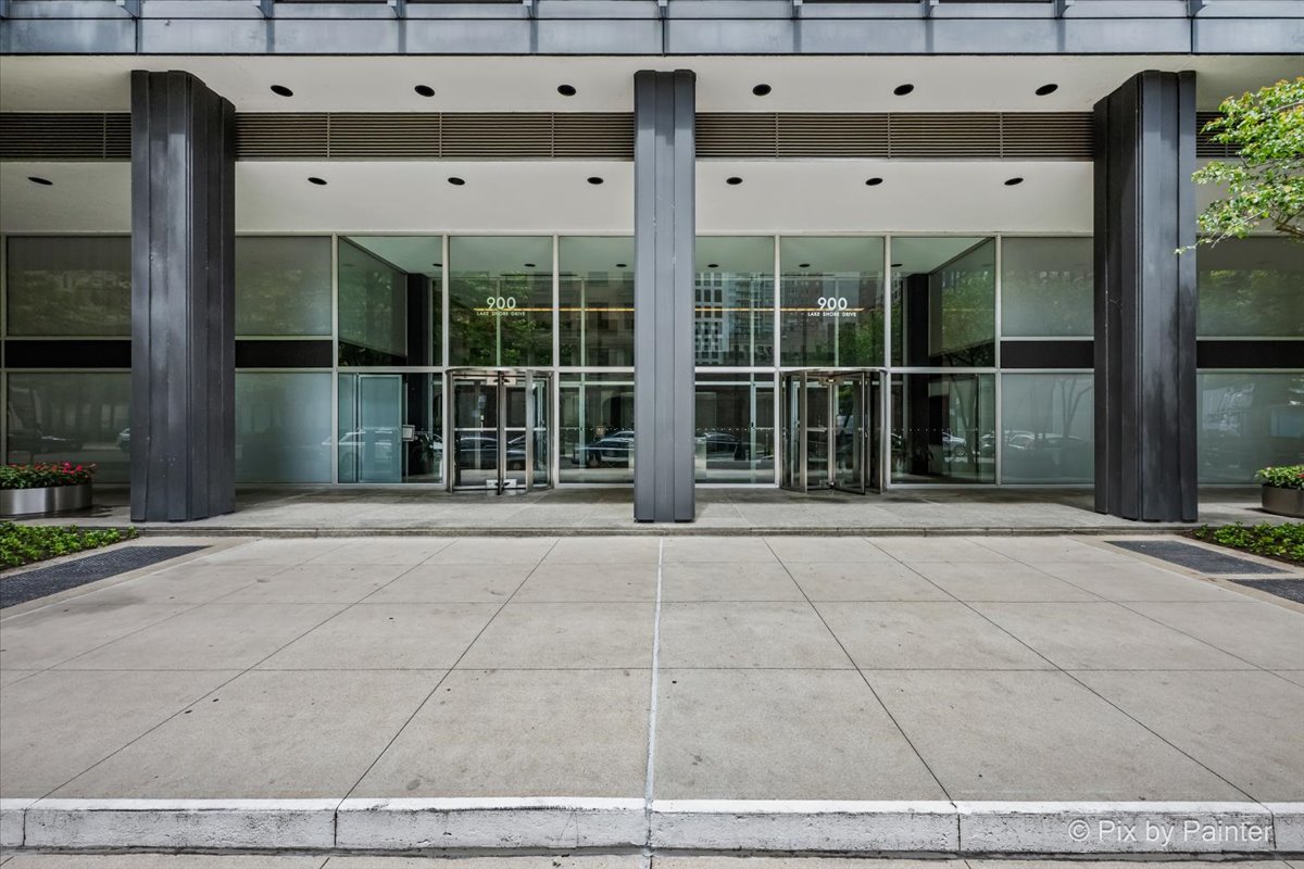 900 N LAKE SHORE Drive Unit: 2303