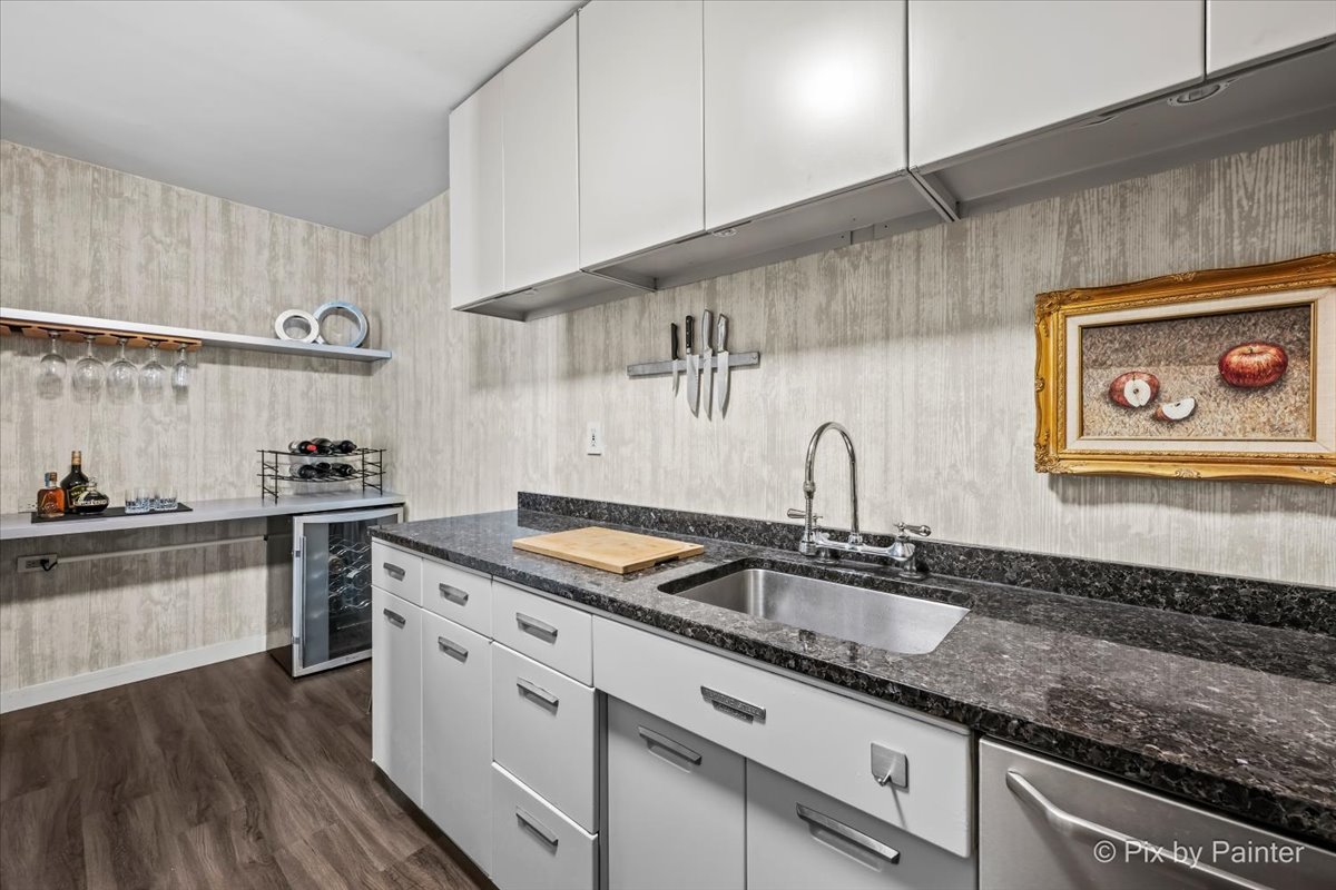 900 N LAKE SHORE Drive Unit: 2303