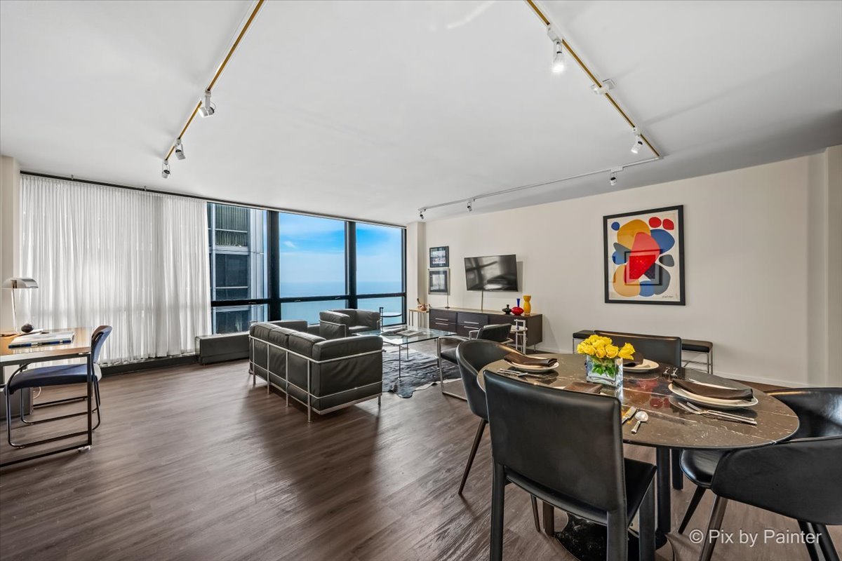 900 N LAKE SHORE Drive Unit: 2303
