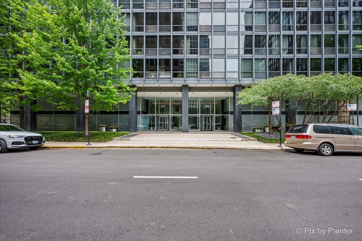 900 N LAKE SHORE Drive Unit: 2303