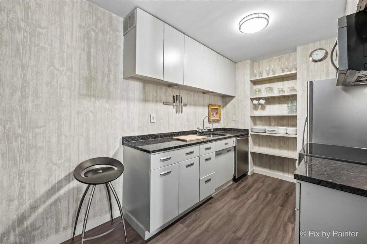 900 N LAKE SHORE Drive Unit: 2303