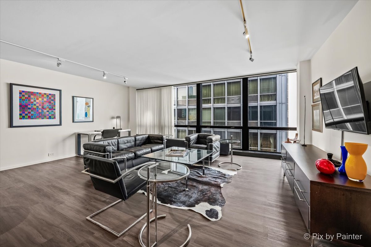 900 N LAKE SHORE Drive Unit: 2303