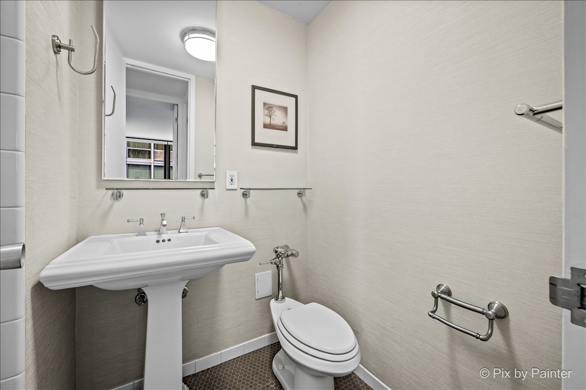900 N LAKE SHORE Drive Unit: 2303