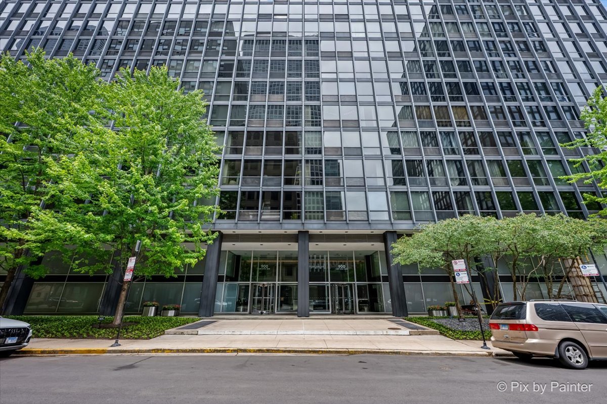 900 N LAKE SHORE Drive Unit: 2303