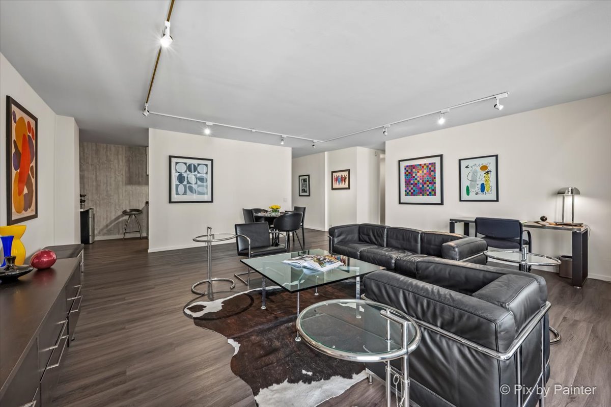 900 N LAKE SHORE Drive Unit: 2303