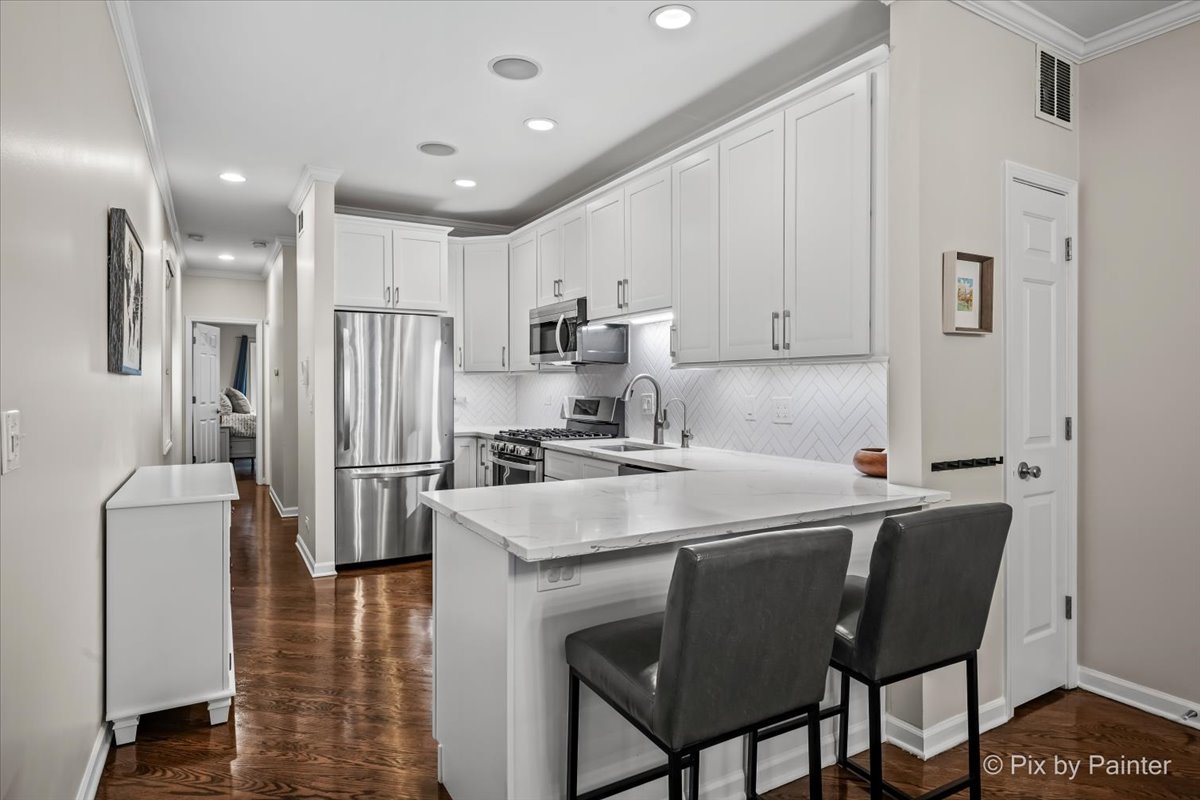 1520 W HENDERSON Street Unit: 1