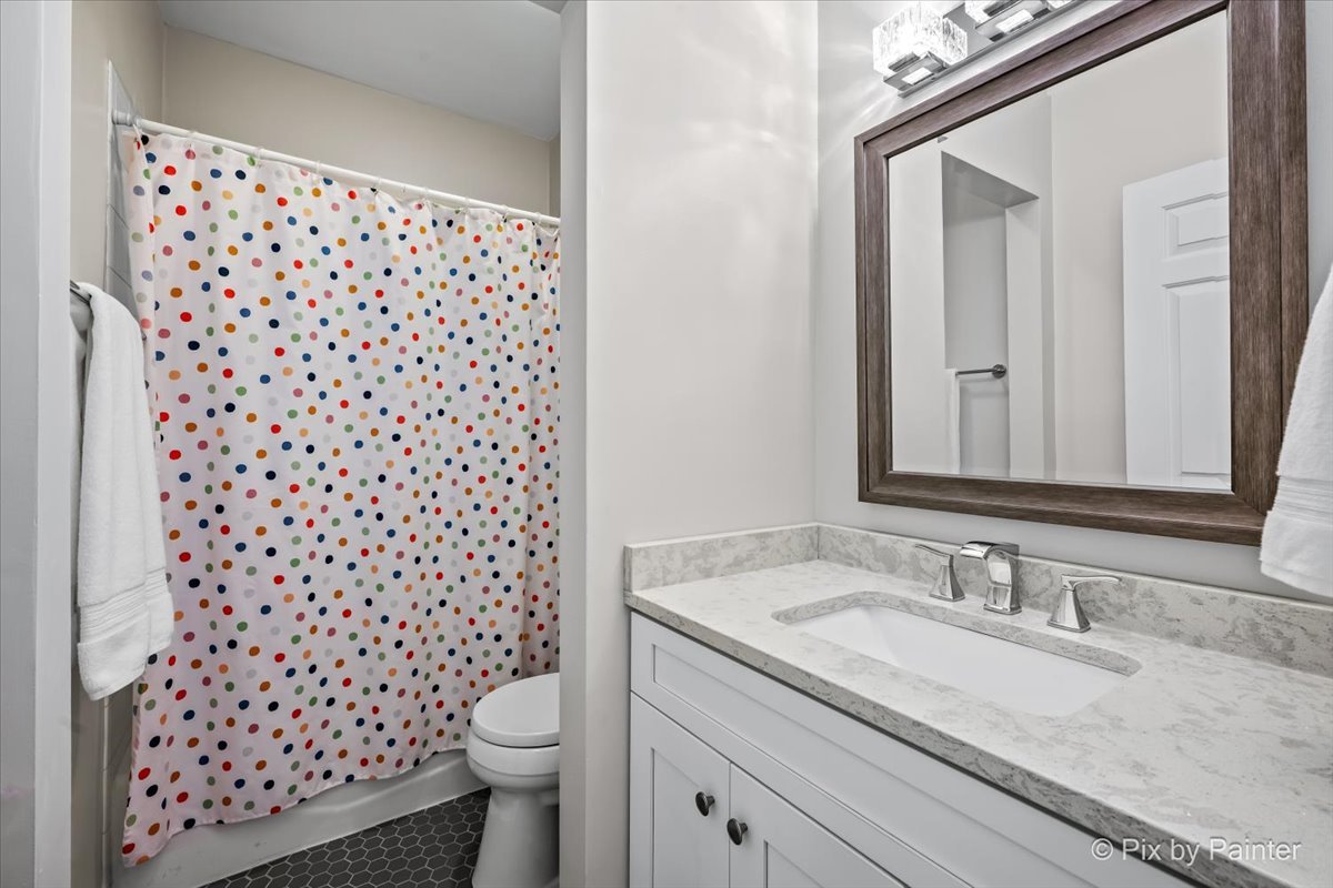1520 W HENDERSON Street Unit: 1