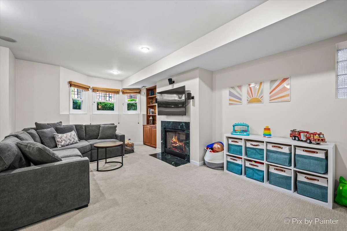 1520 W HENDERSON Street Unit: 1
