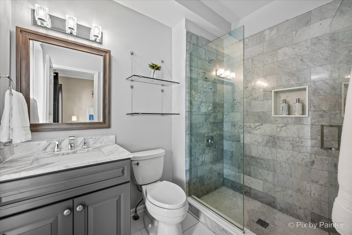 1520 W HENDERSON Street Unit: 1