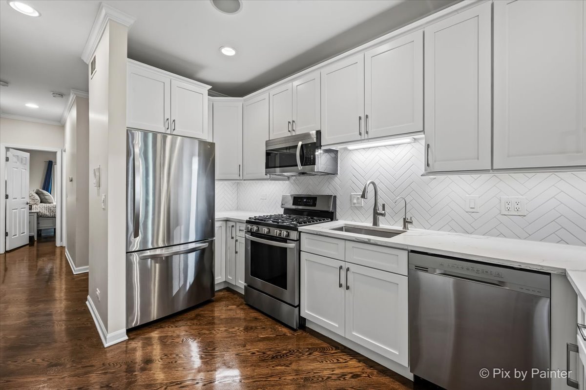1520 W HENDERSON Street Unit: 1