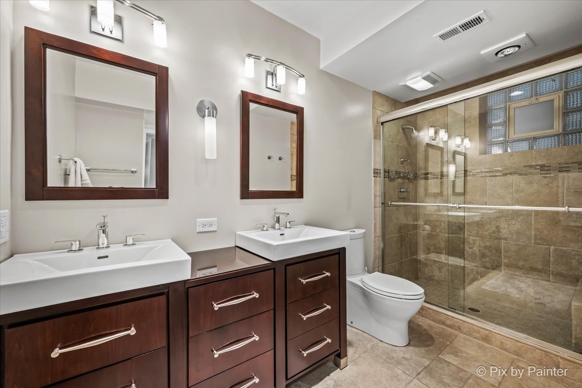 1520 W HENDERSON Street Unit: 1
