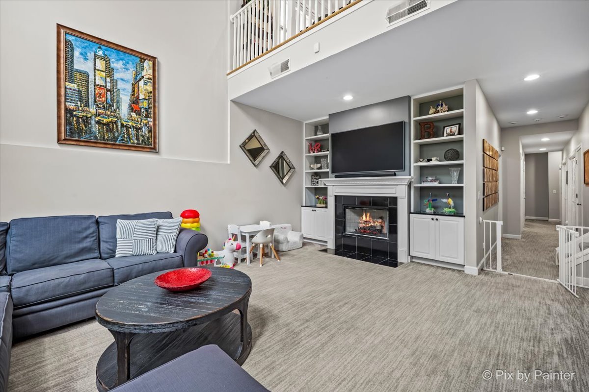 2756 N Wolcott Avenue Unit: 1S