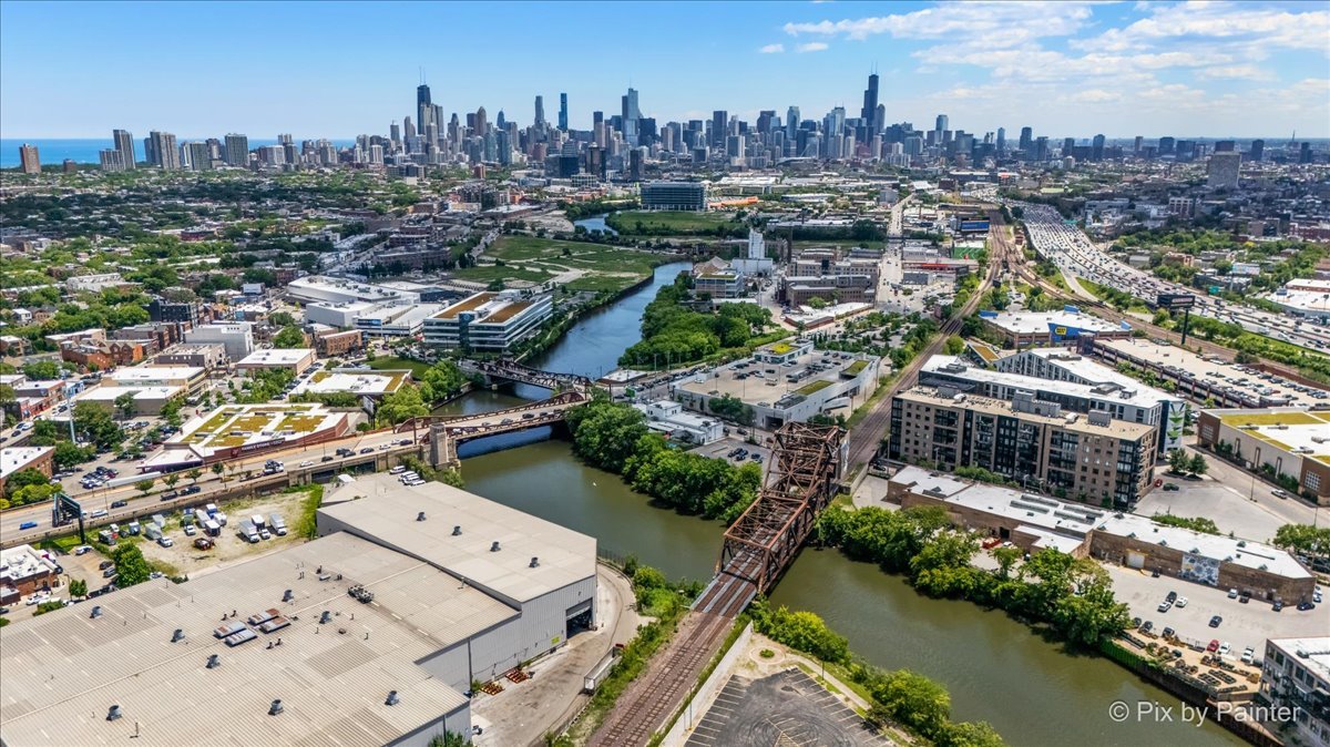 2756 N Wolcott Avenue Unit: 1S