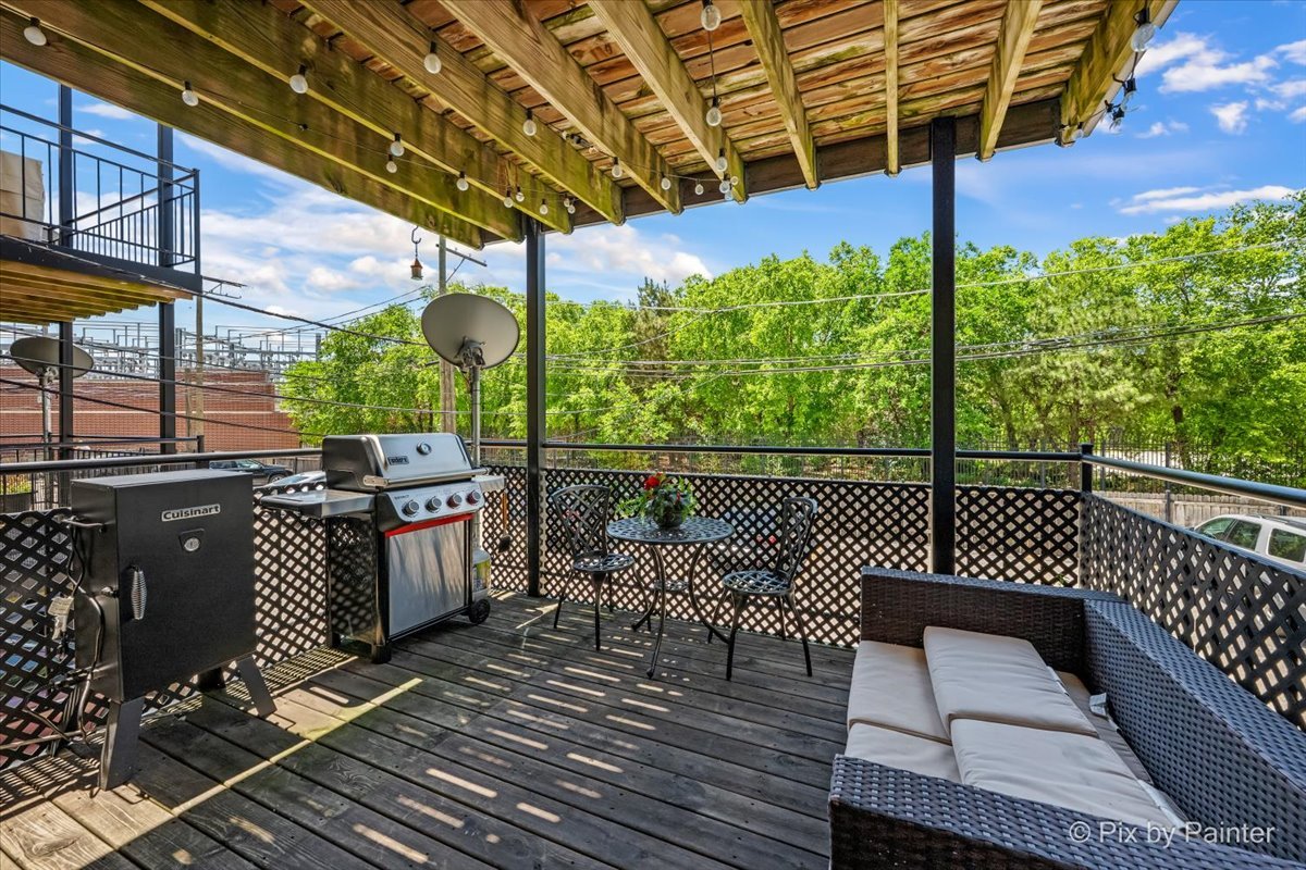 2756 N Wolcott Avenue Unit: 1S