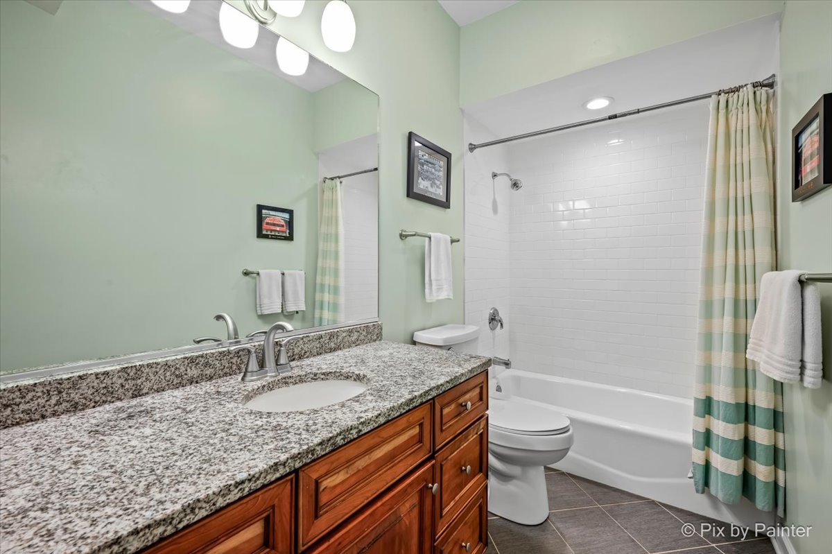2756 N Wolcott Avenue Unit: 1S