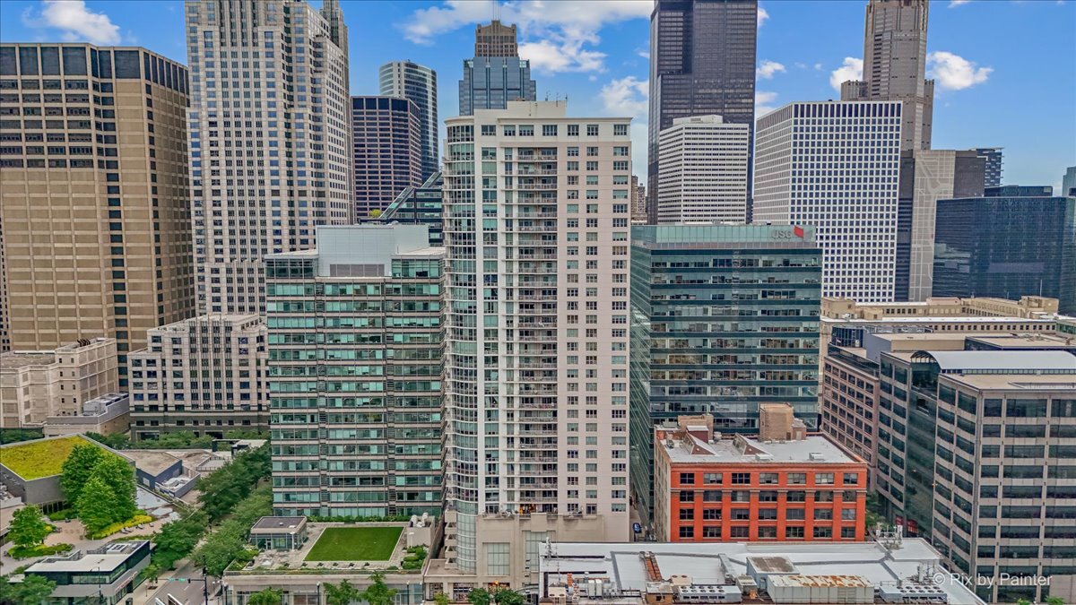 125 S Jefferson Street Unit: 907