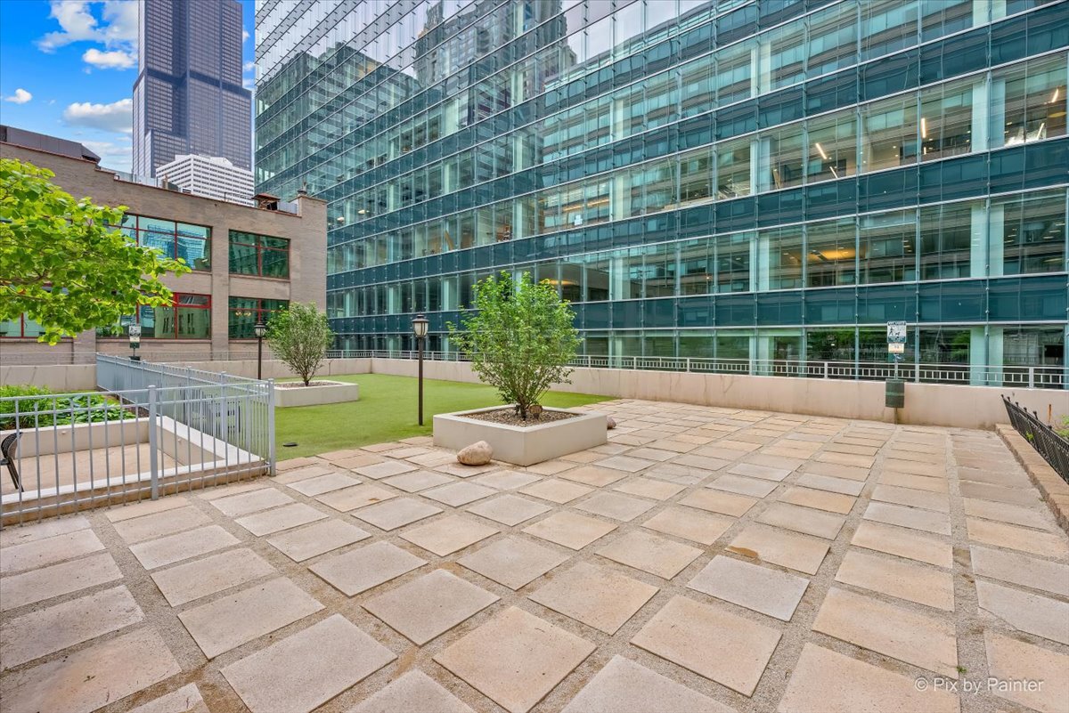 125 S Jefferson Street Unit: 907