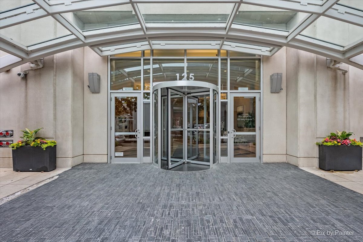 125 S Jefferson Street Unit: 907