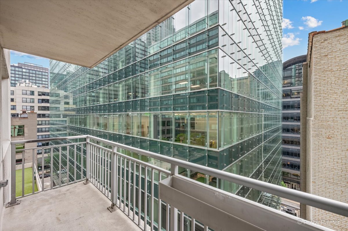 125 S Jefferson Street Unit: 907