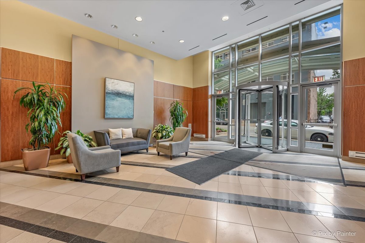 125 S Jefferson Street Unit: 907