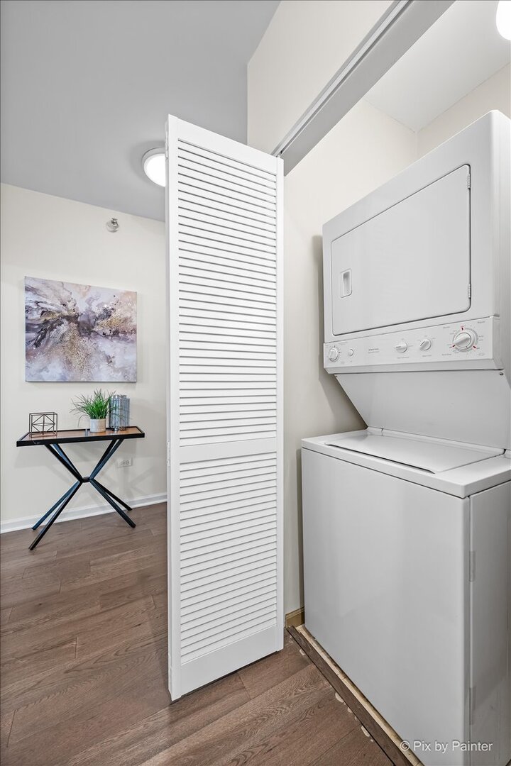 125 S Jefferson Street Unit: 907