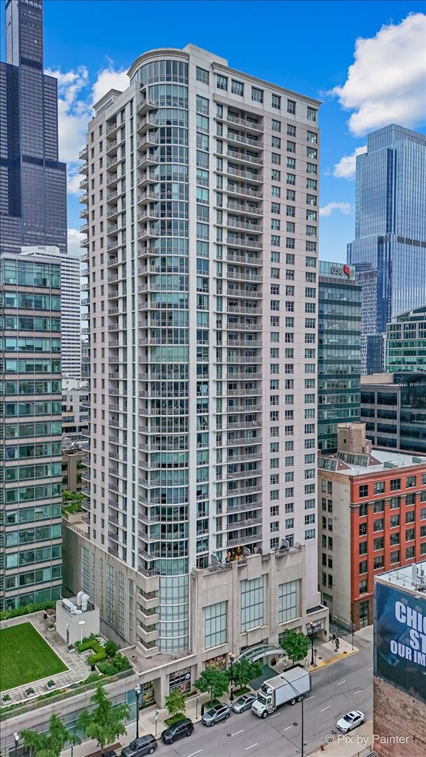 125 S Jefferson Street Unit: 907