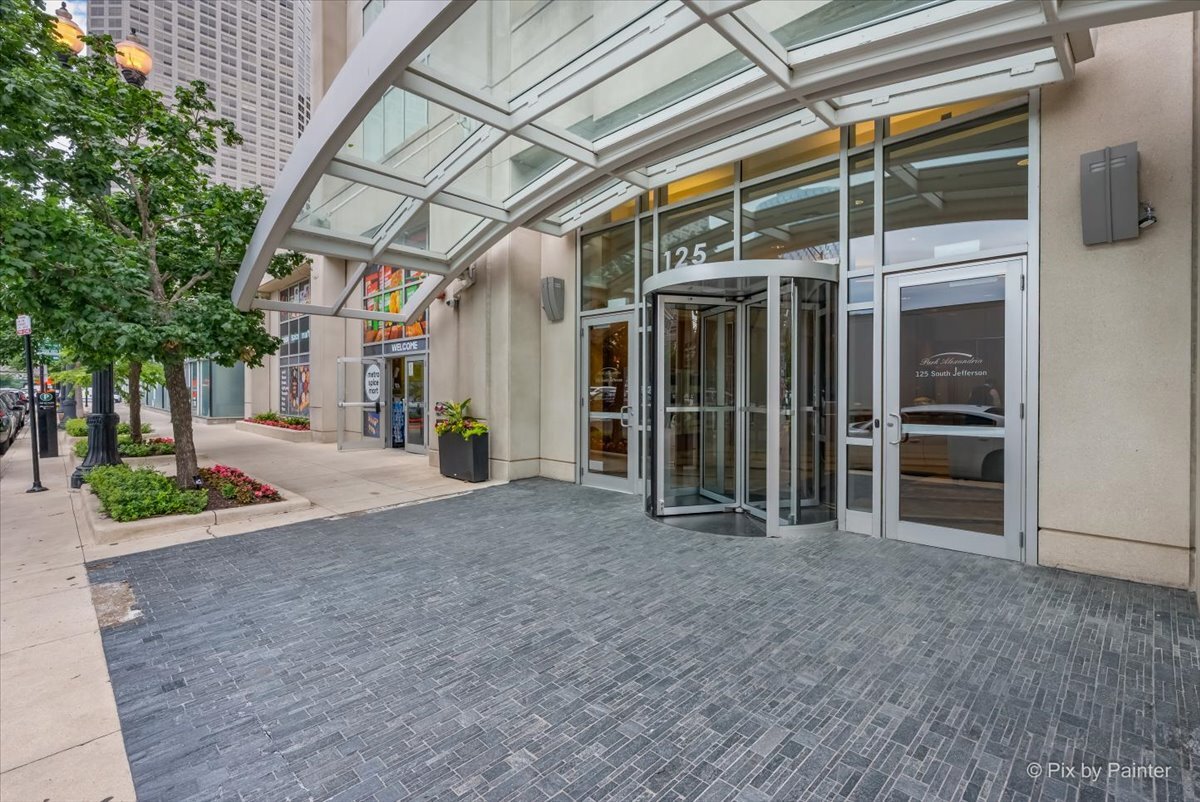 125 S Jefferson Street Unit: 907