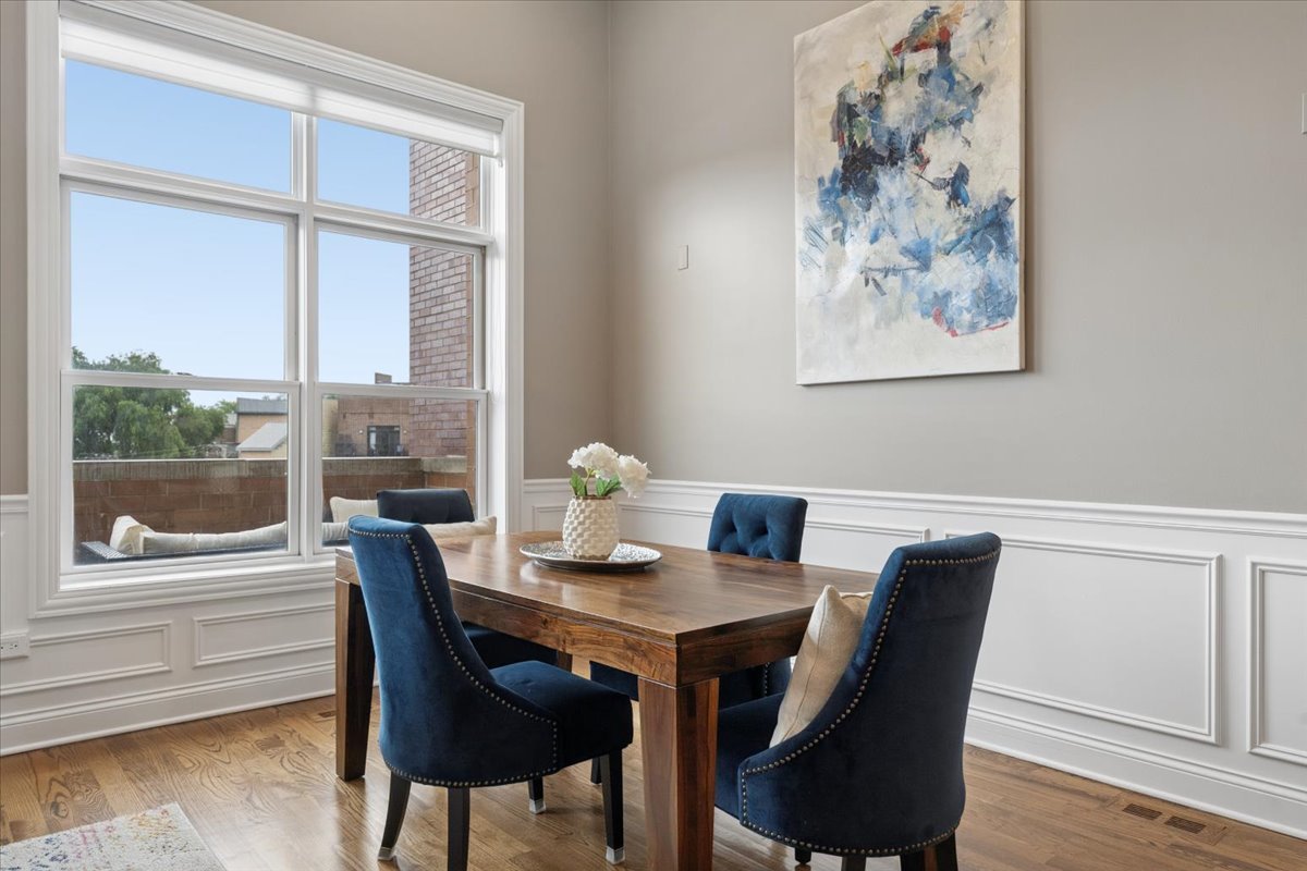 1130 W Diversey Parkway Unit: 4W