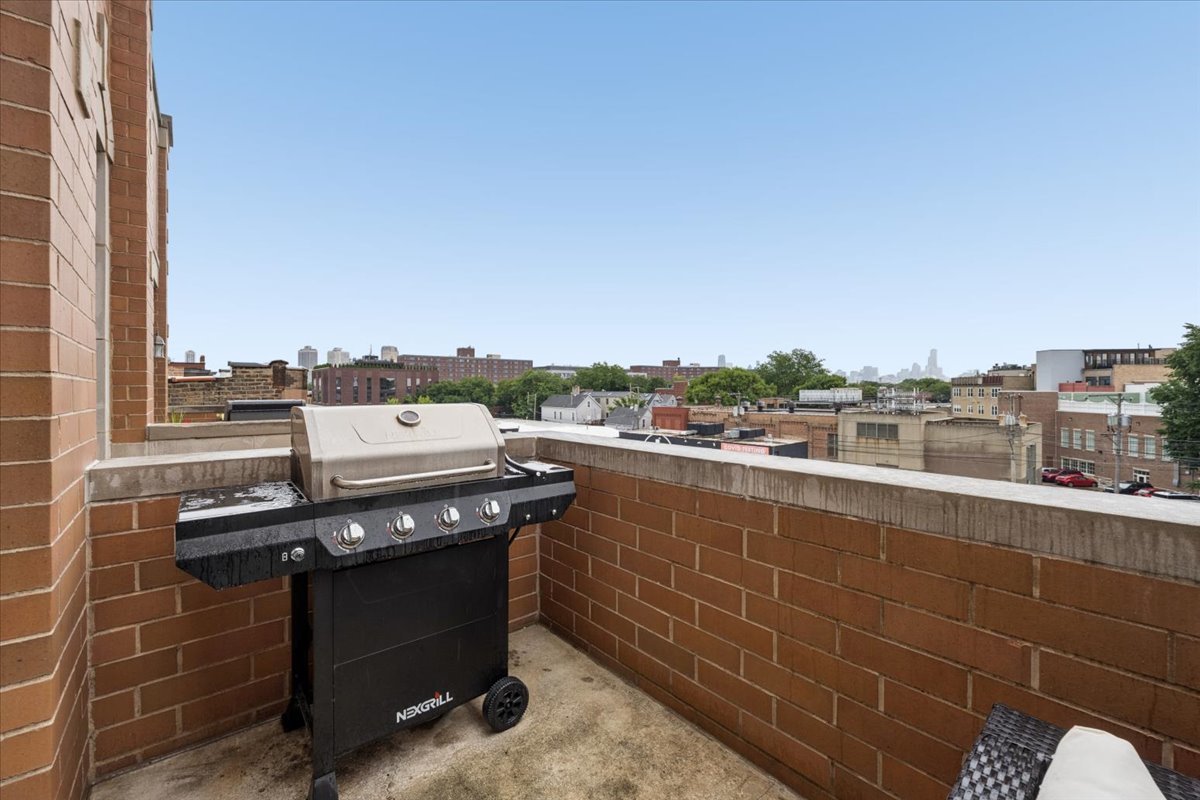 1130 W Diversey Parkway Unit: 4W