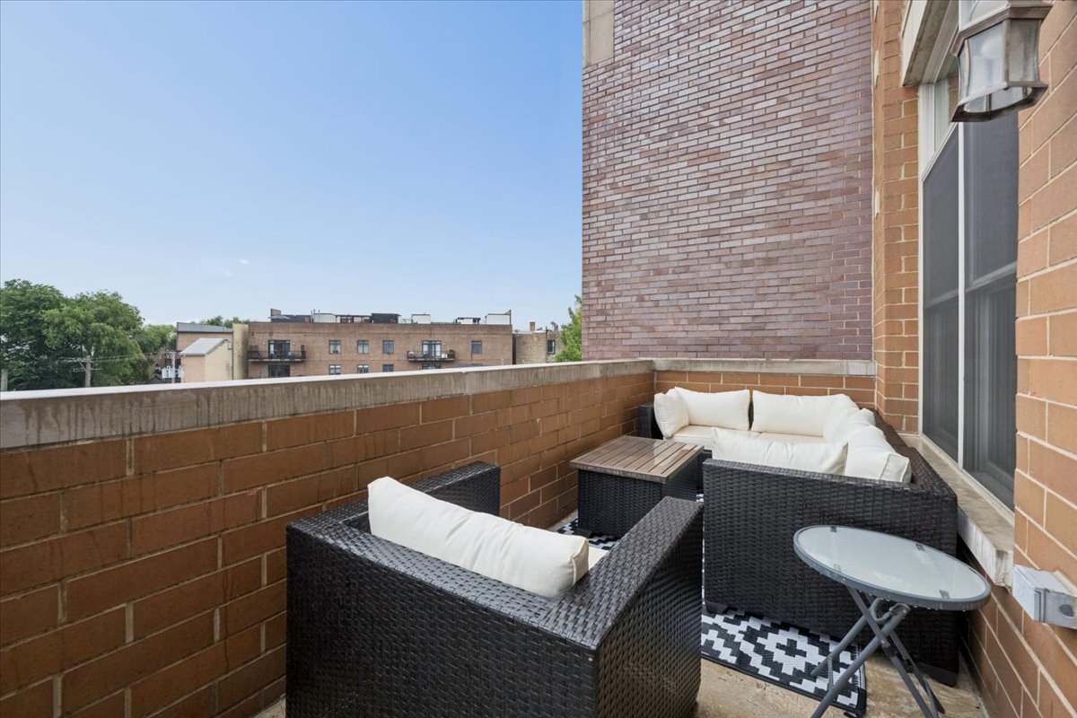 1130 W Diversey Parkway Unit: 4W